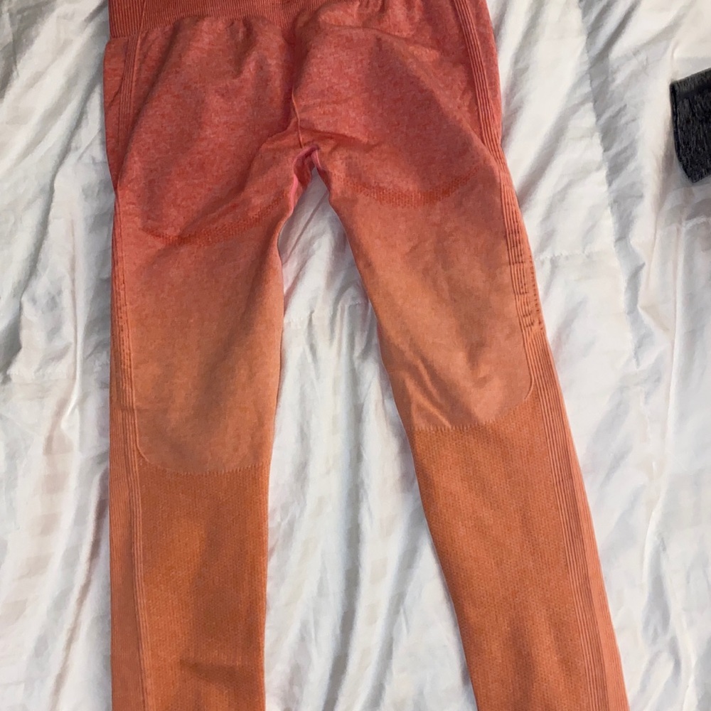Peach ombré gynshark leggings.
